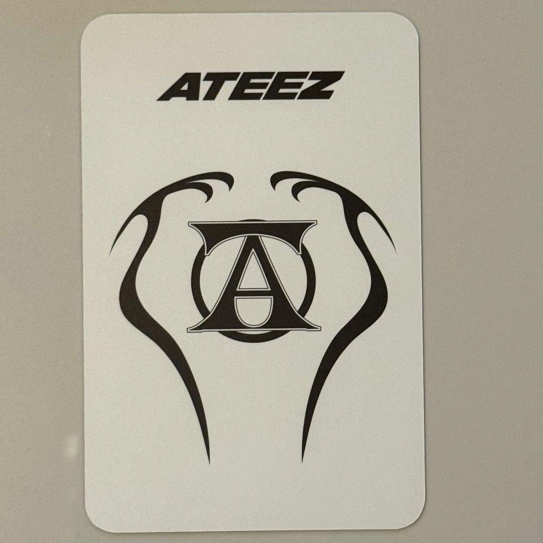 ATEEZ TTL ヨロツ クロップドフーディー 封入トレカ ヨサン