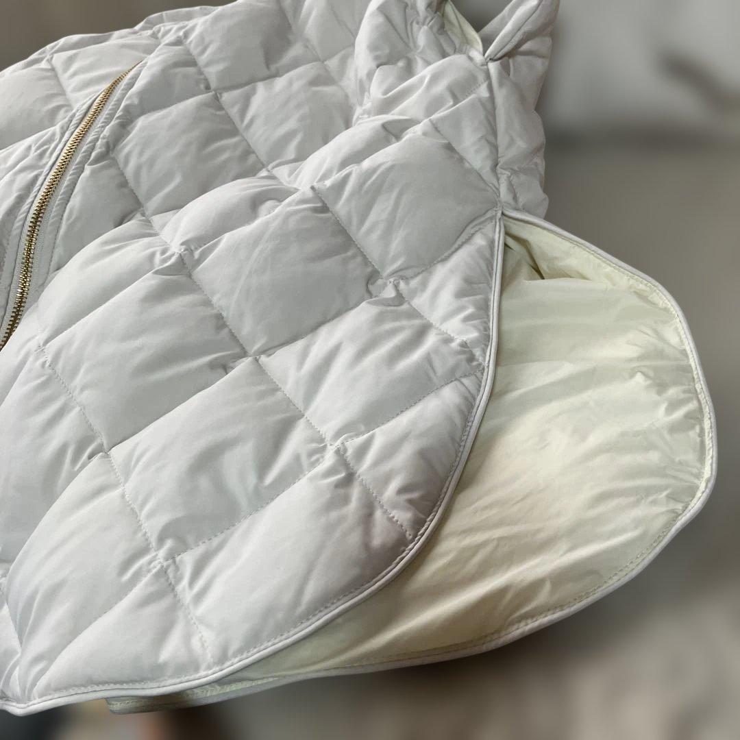 シュービル様　オンワード樫山アンフィーロ　TAIONコラボ　ダウンジレ白