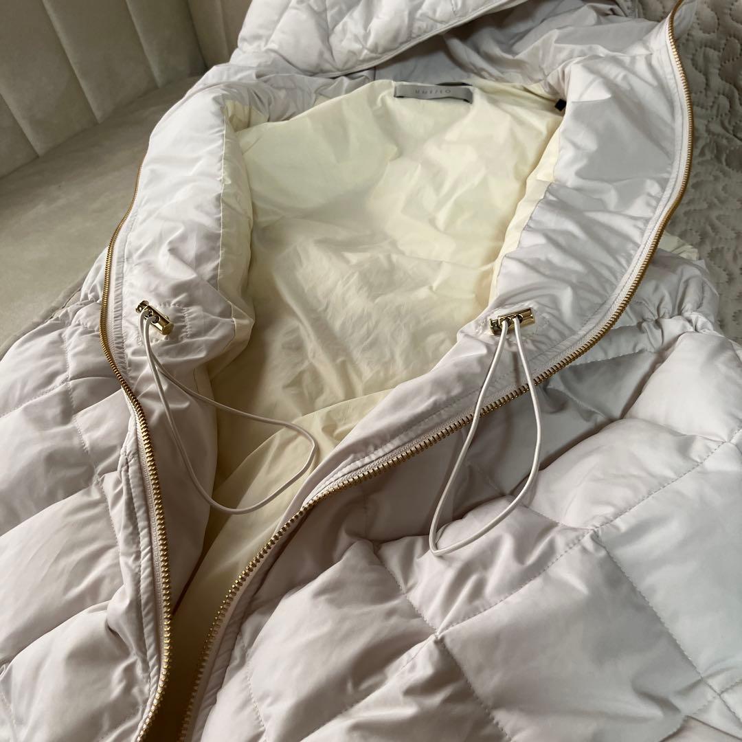 シュービル様　オンワード樫山アンフィーロ　TAIONコラボ　ダウンジレ白