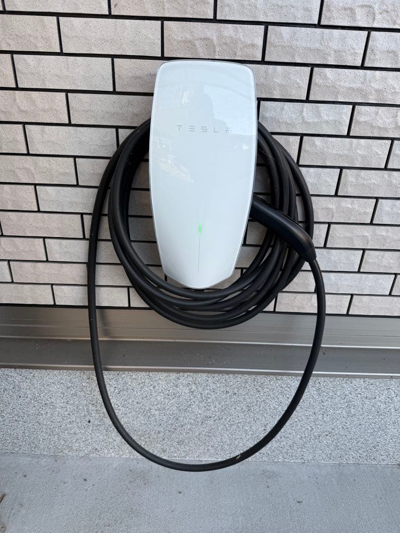 TESLA ウォールコネクター
