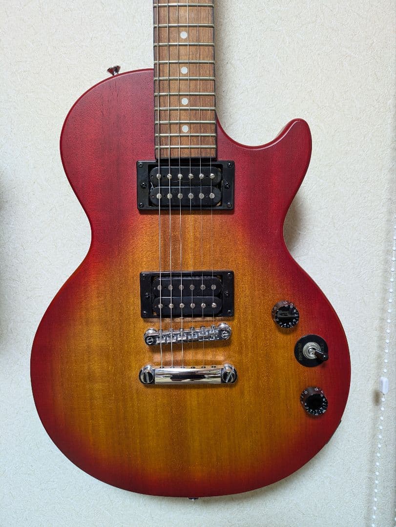 Epiphone レスポール サンバースト 新品未使用ソフトケース付き！