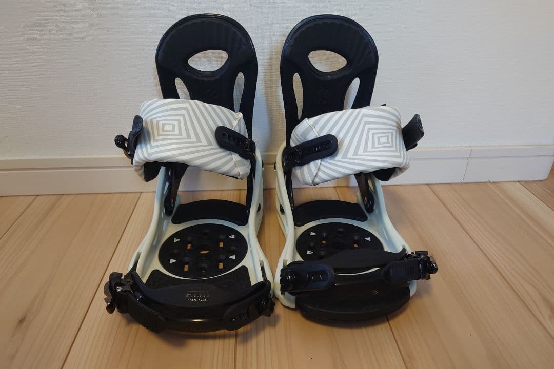 FLUX PR Mサイズ スノーボードビンディング フラックス ピーアール