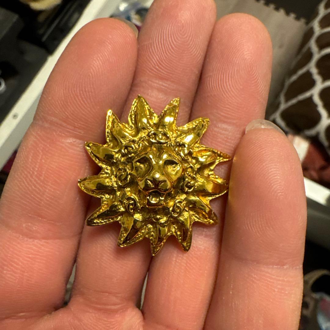 CHANEL ゴールドライオンブローチ　ジャンク