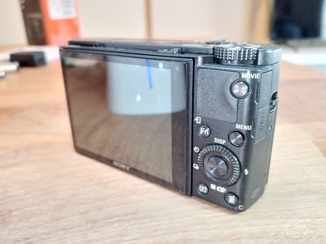 ぐ*ち様 【純正電池計2個+純正グリップ付】SONY DSC-RX100M5 取