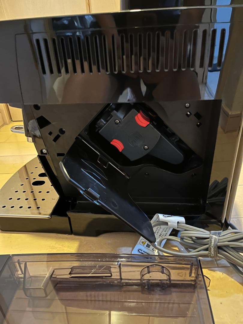 デロンギ　Sブラック コーヒーメーカー　ECAM22112B