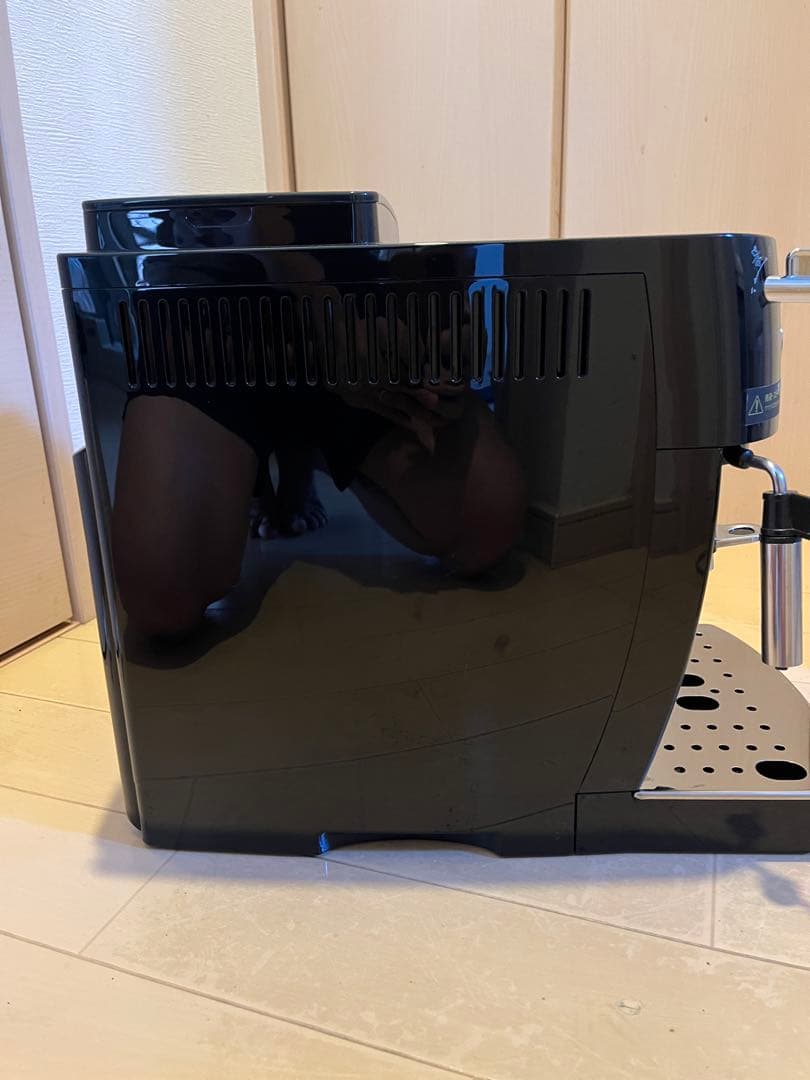 デロンギ　Sブラック コーヒーメーカー　ECAM22112B