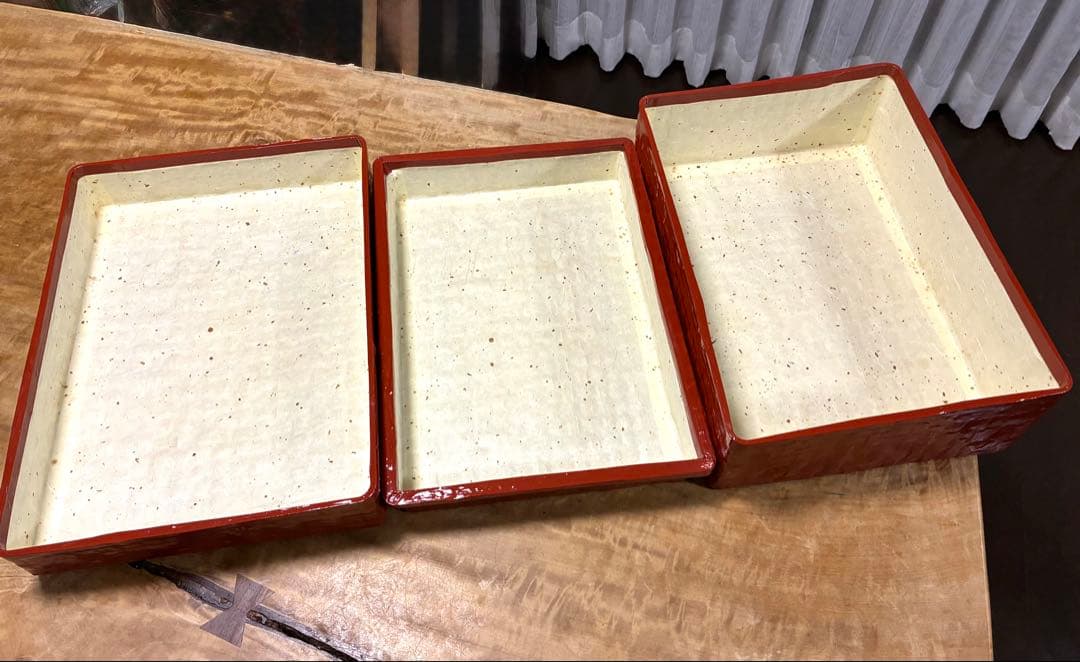 行李　漆塗り小物入れ