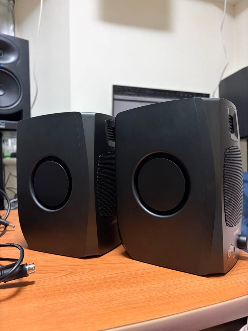 スピーカー・ウーファー ADAM AUDIO D3V black