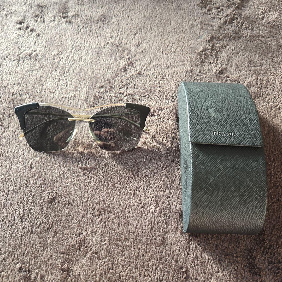 ガン子 PRADA キャットアイ サングラス ケース付き,