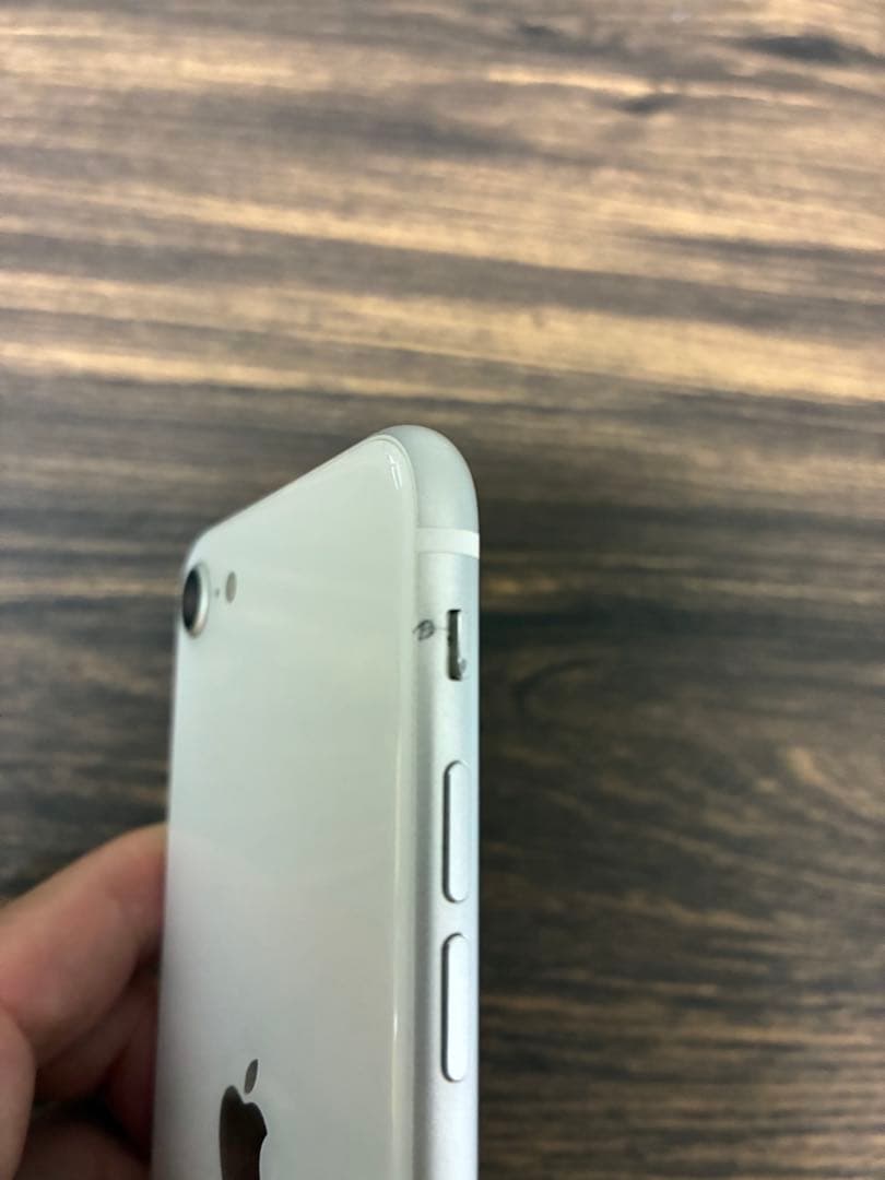 iPhone SE 第2世代　ホワイト