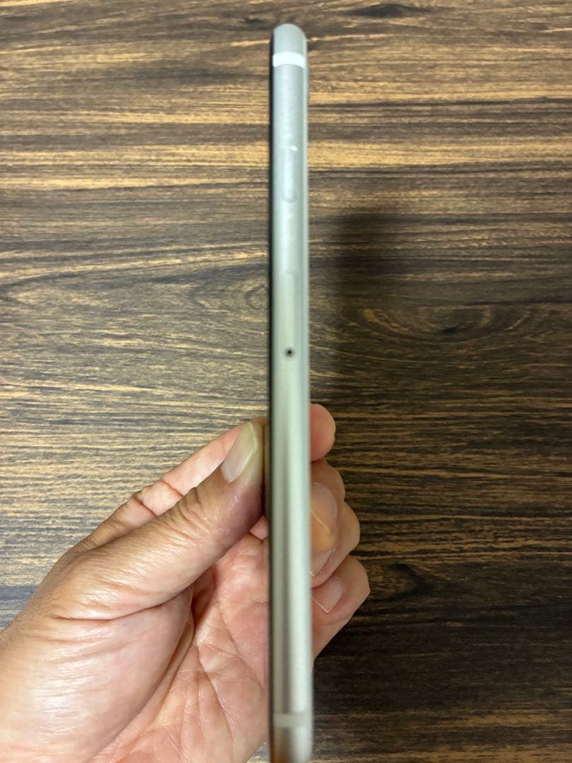 iPhone SE 第2世代　ホワイト