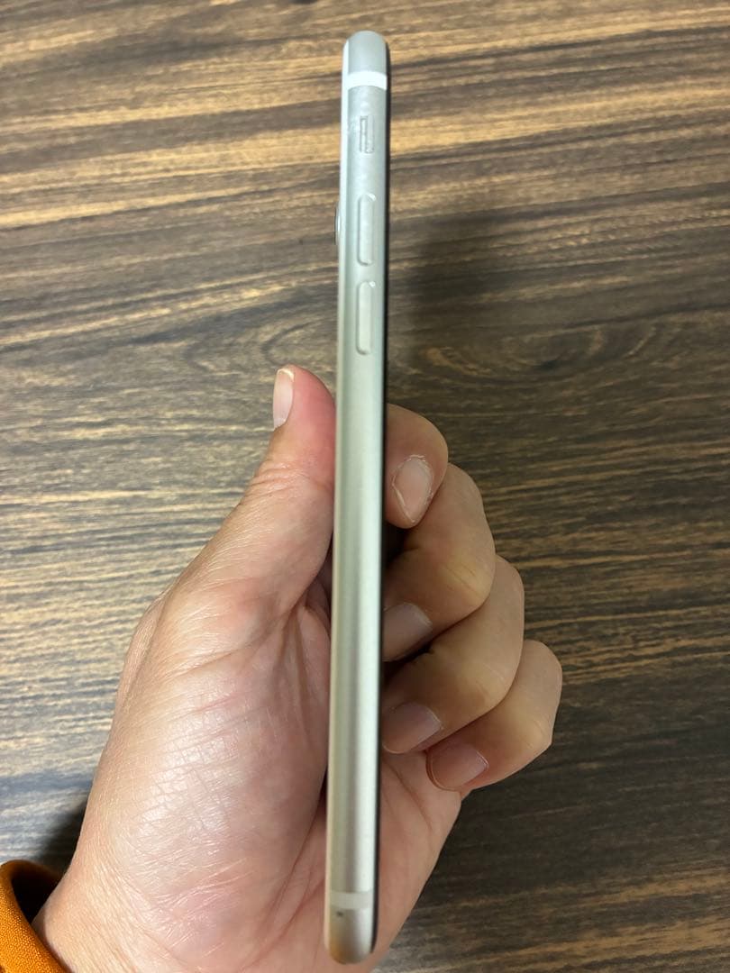 iPhone SE 第2世代　ホワイト