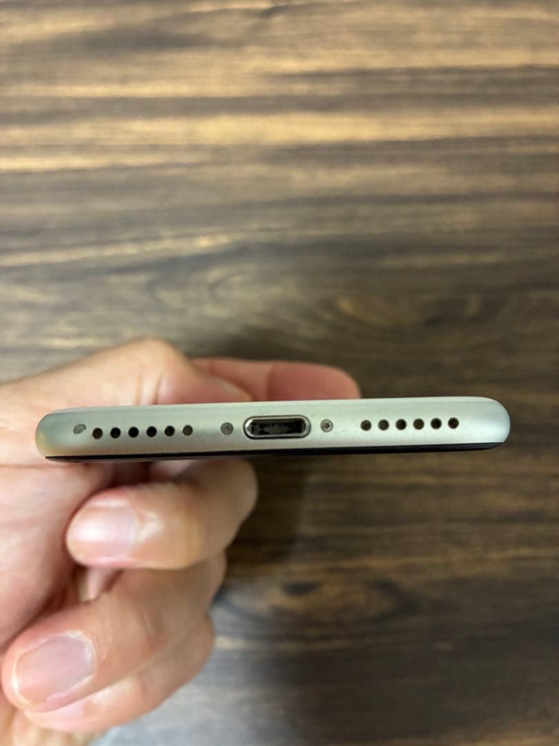 iPhone SE 第2世代　ホワイト