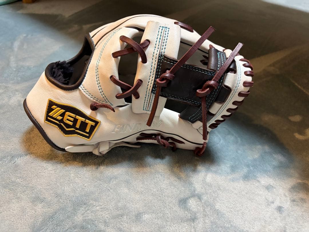 ZEET 軟式用グローブ