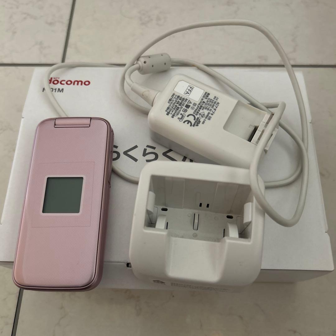 らくらくホンdocomo F-01Mピンク折りたたみ式