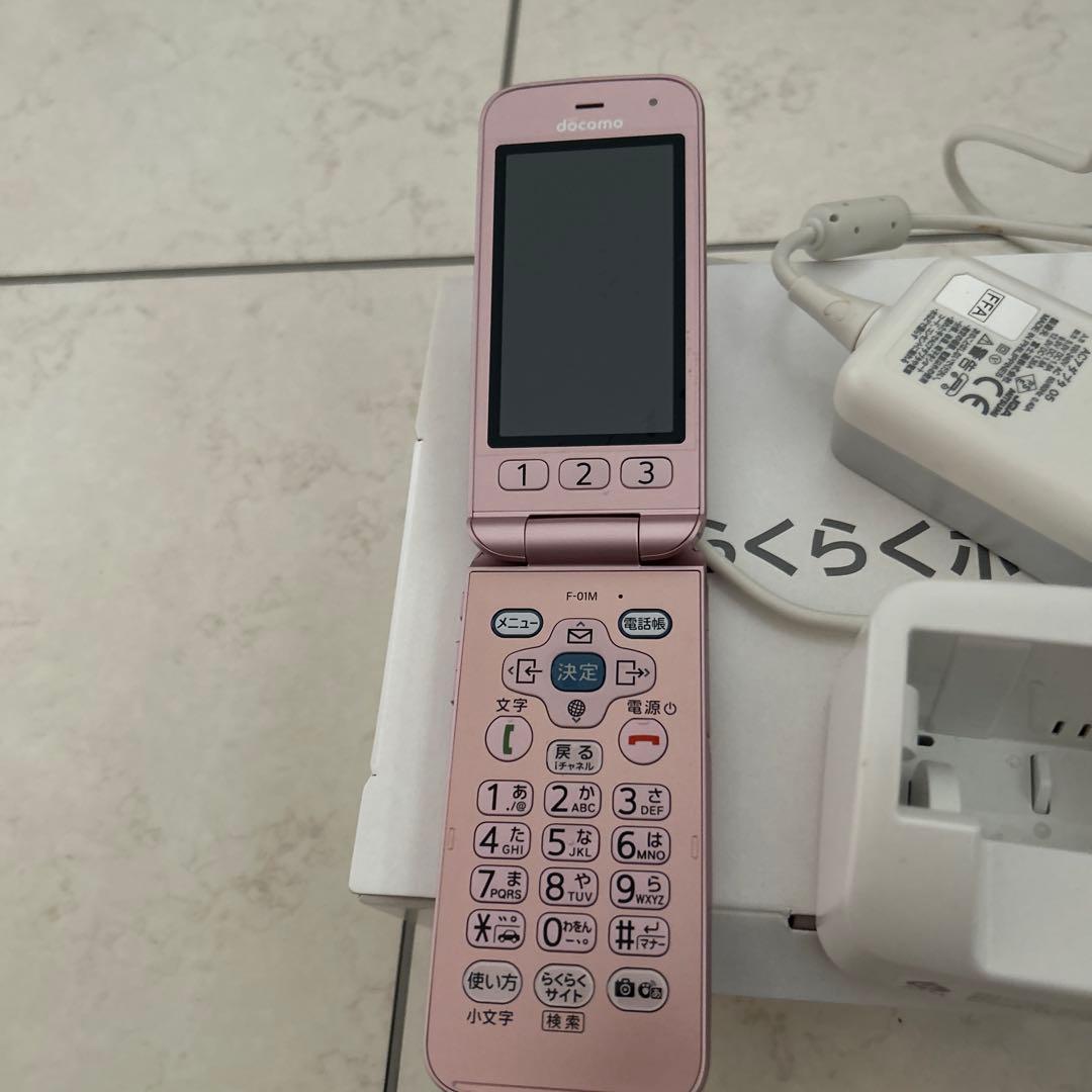 らくらくホンdocomo F-01Mピンク折りたたみ式