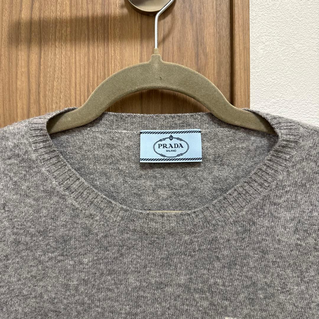 プラダ　カシミアセーター　グレー