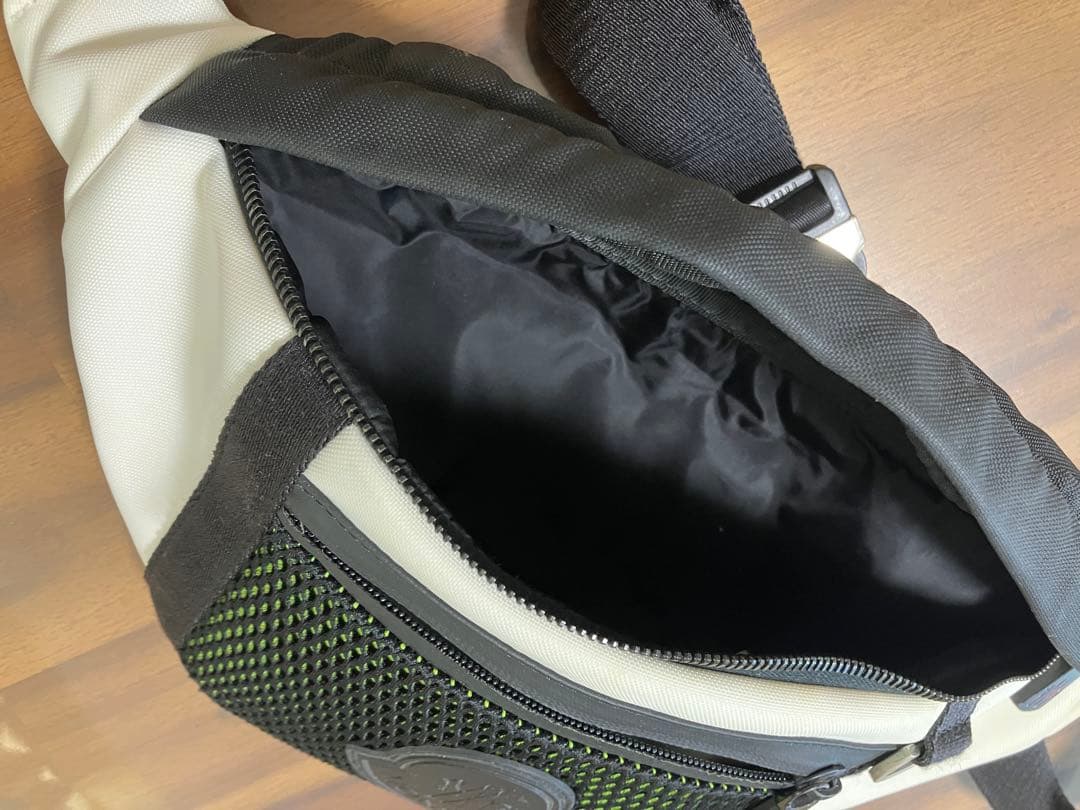 MONCLER モンクレールロゴベルトバッグ