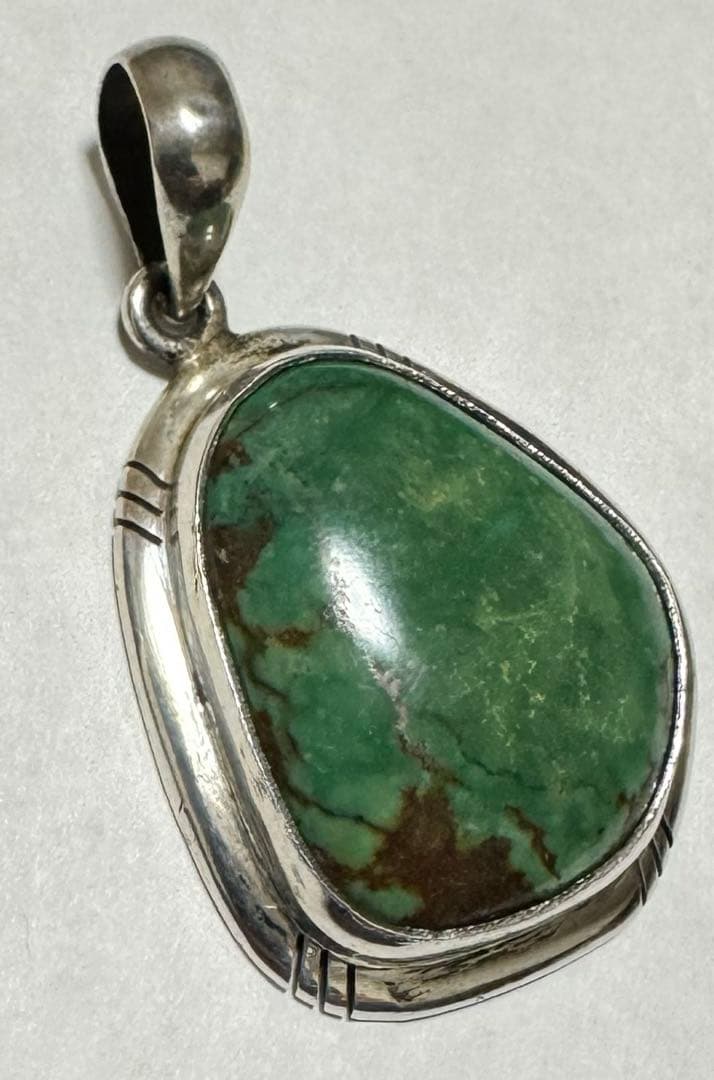 ナバホ族　ターコイズ シルバー925ネックレストップ インディアン