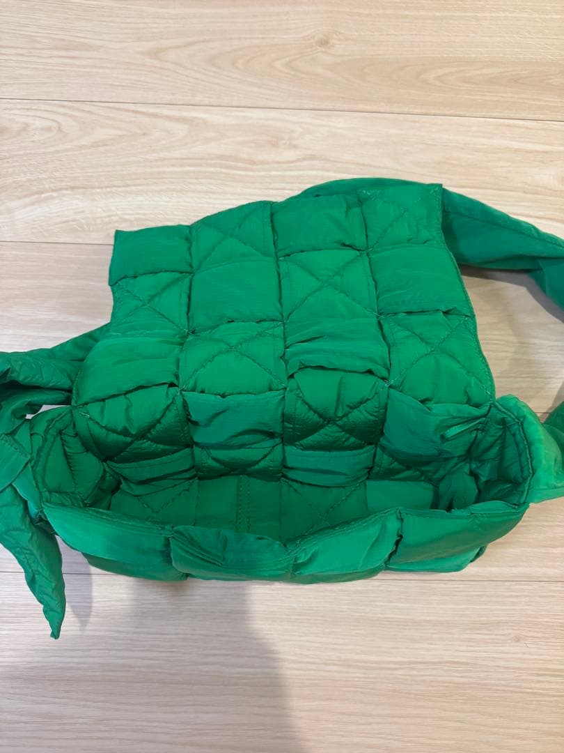 BOTTEGA VENETAボッテガヴェネタ パデッドテックカセットパラキート