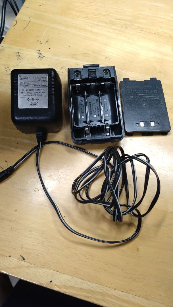 【アマチュア無線】ICOM トランシーバー ic-t8 充電器付き