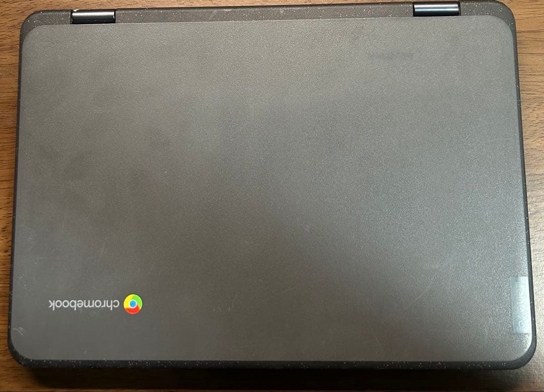 Chromebook ケースと付属の電源コード付き
