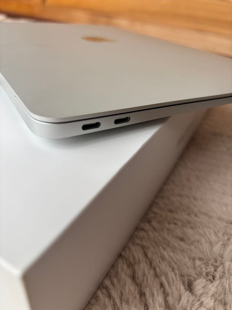 美品　MacBook Air M1 シルバー