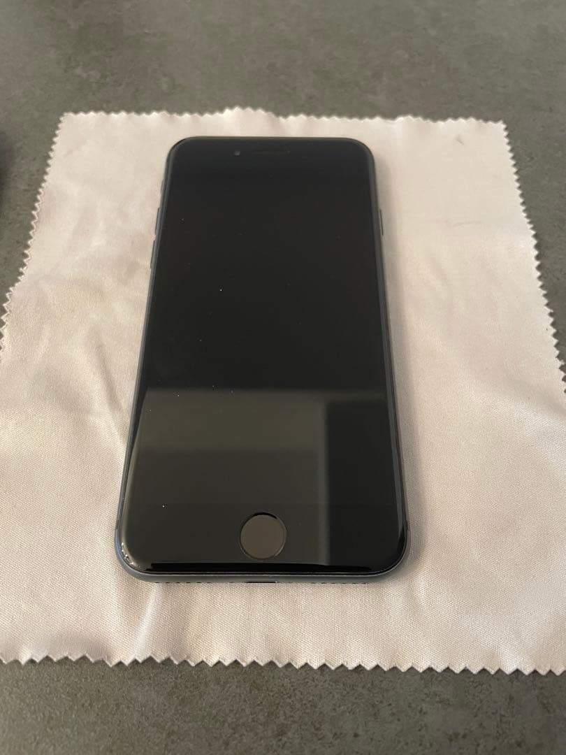 【美品】iPhone 8 64GB 【ケース付き】