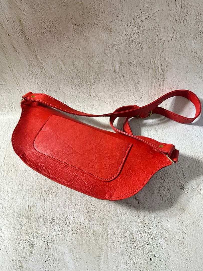 赤いレザーウエストポーチ