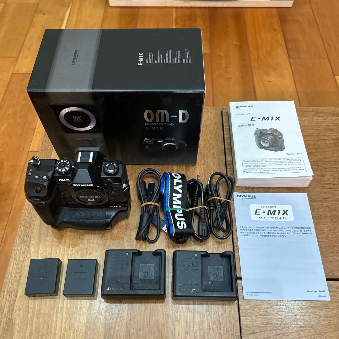 OM-D E-M1X 本体と付属品