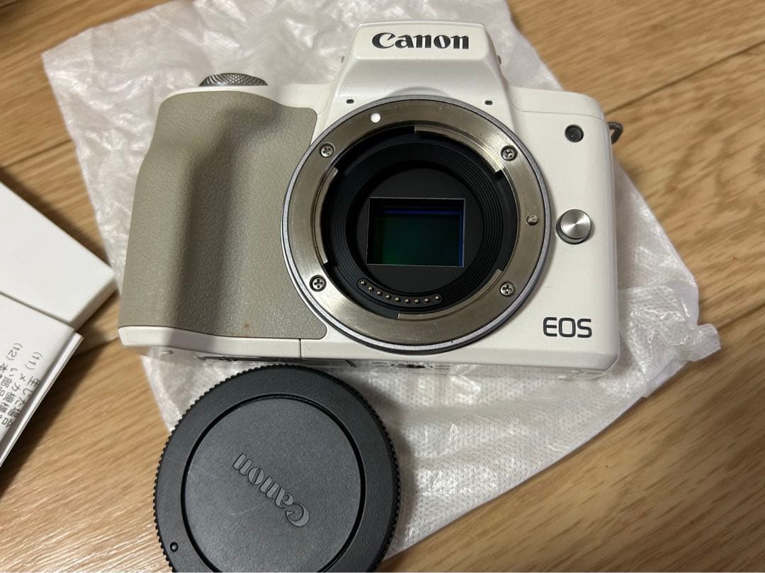 Canonミラーレス一眼カメラEOS Kiss Mダブルズームキット ホワイト