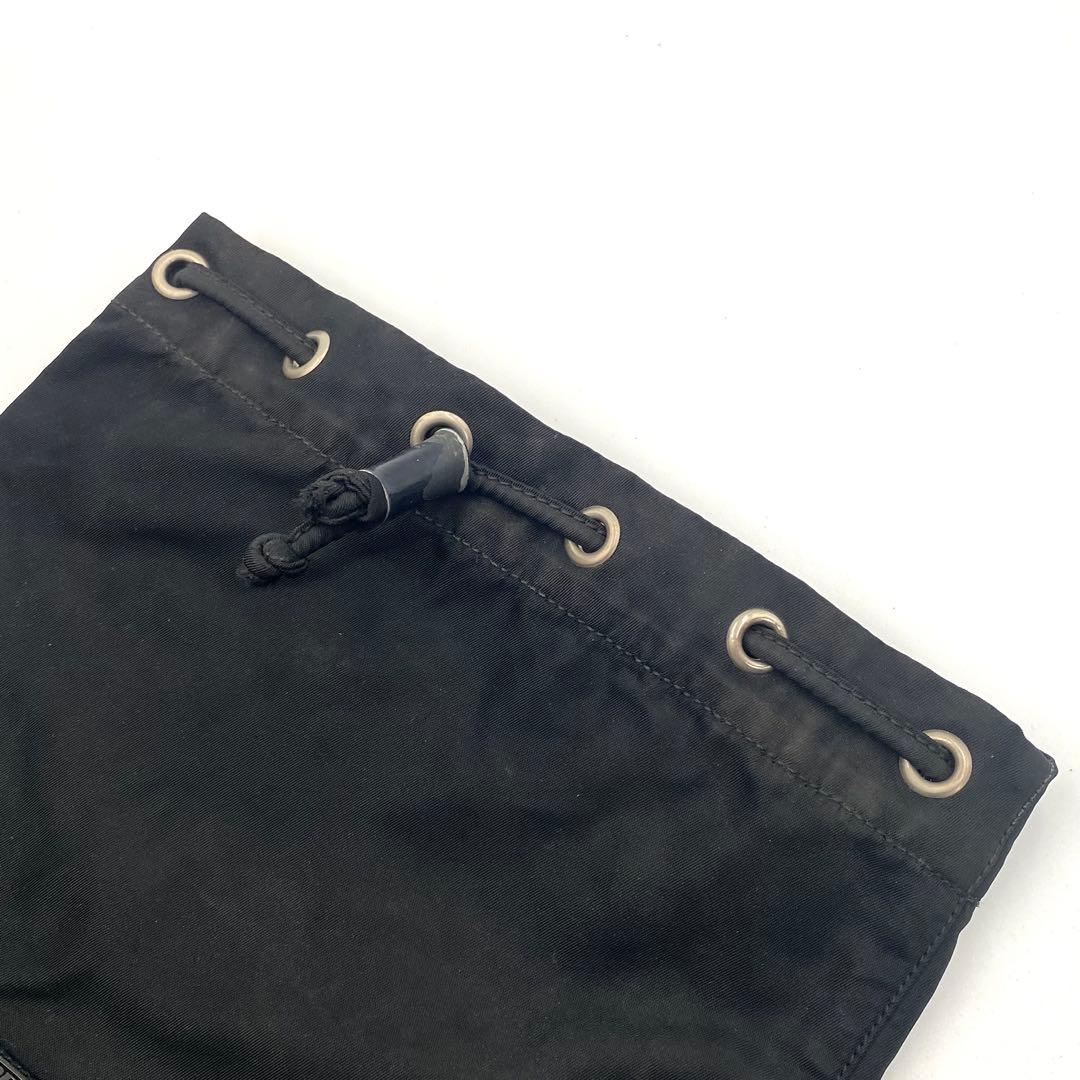 プラダ トライアングル ロゴ 三角ロゴ ナイロン 巾着 ポーチ 黒 ブラック