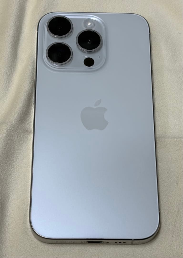 Apple iPhone15pro 128GB ホワイトチタニウム　SIMフリー
