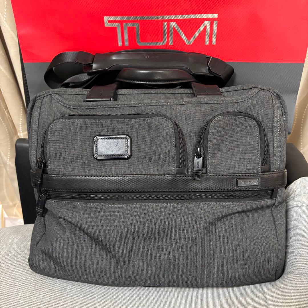 TUMI ALPHA2 ビジネスバッグ 拡張可能　グレー 26141AT2