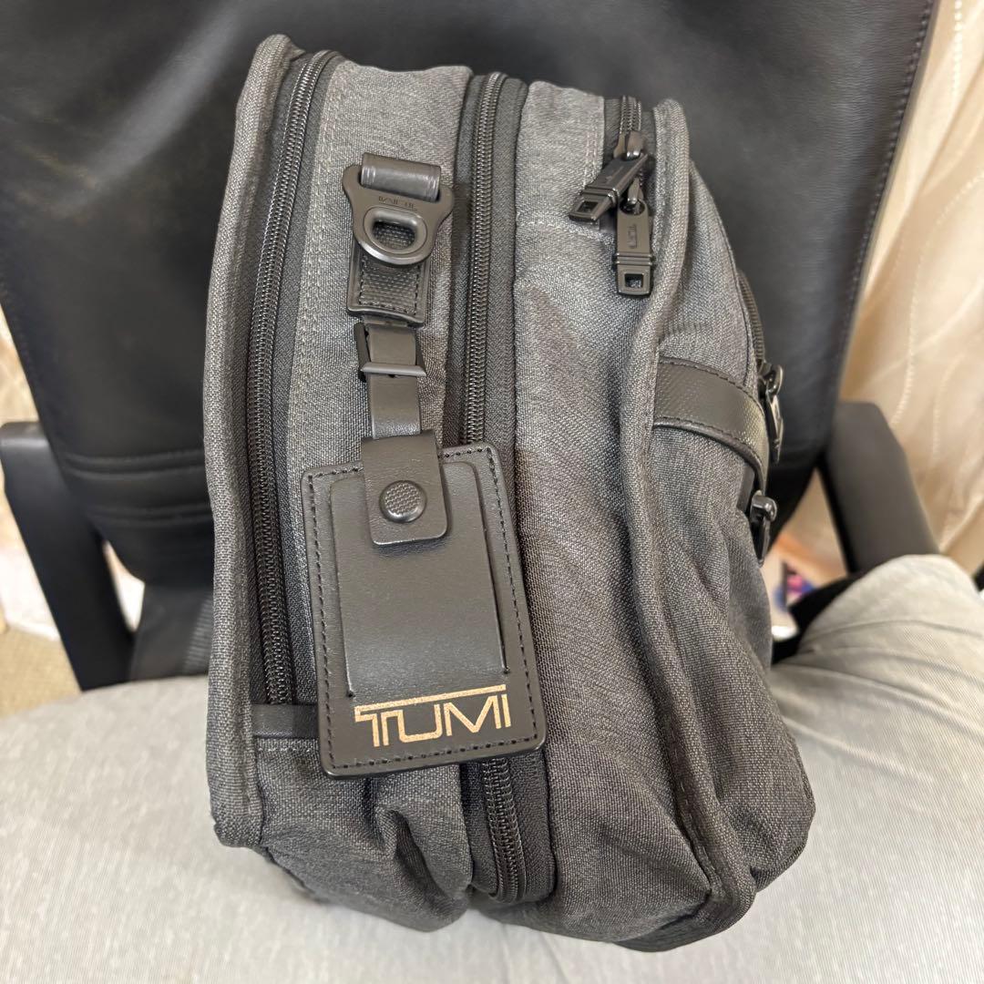 TUMI ALPHA2 ビジネスバッグ 拡張可能　グレー 26141AT2