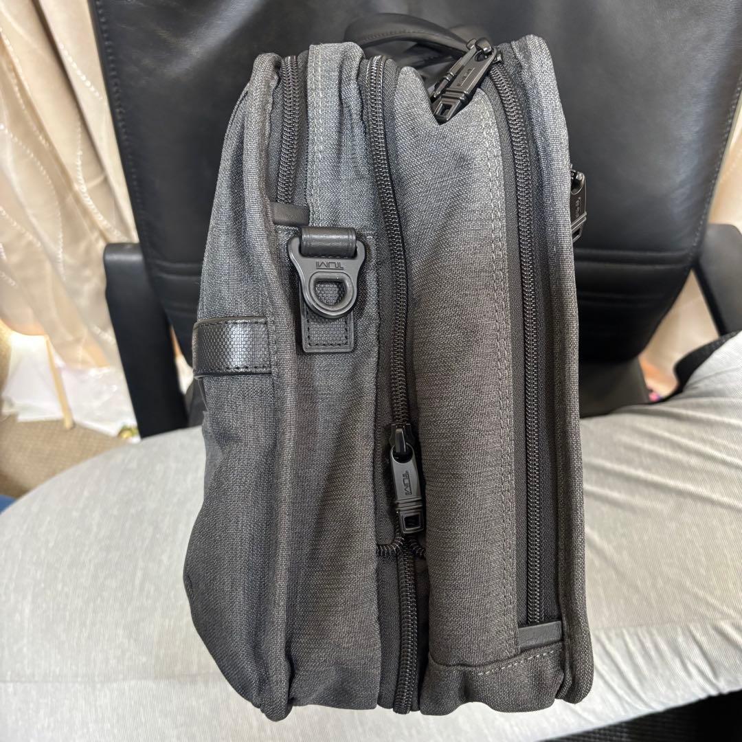 TUMI ALPHA2 ビジネスバッグ 拡張可能　グレー 26141AT2