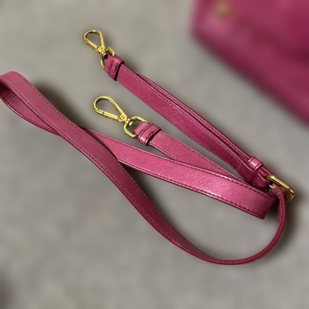 プラダPRADA ピンク レザートートバッグ斜め掛け紐付き