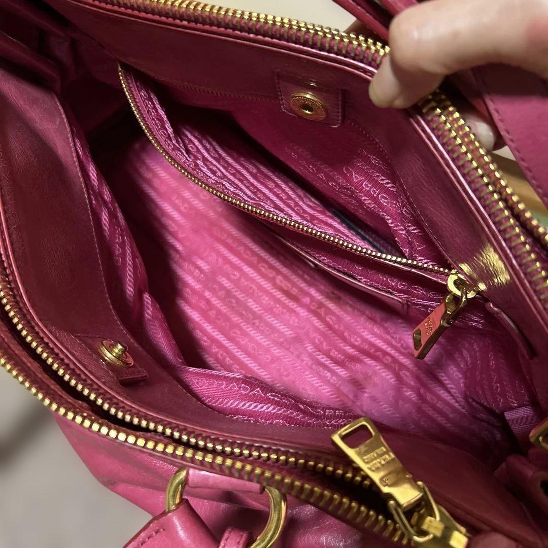 プラダPRADA ピンク レザートートバッグ斜め掛け紐付き