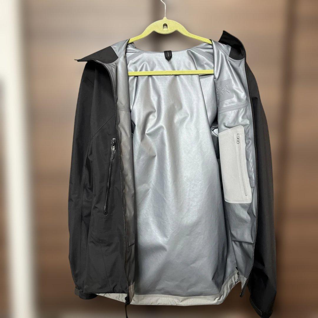 新品未使用　アークテリクス　ベータジャケット　ブラック　メンズS 保証書付き