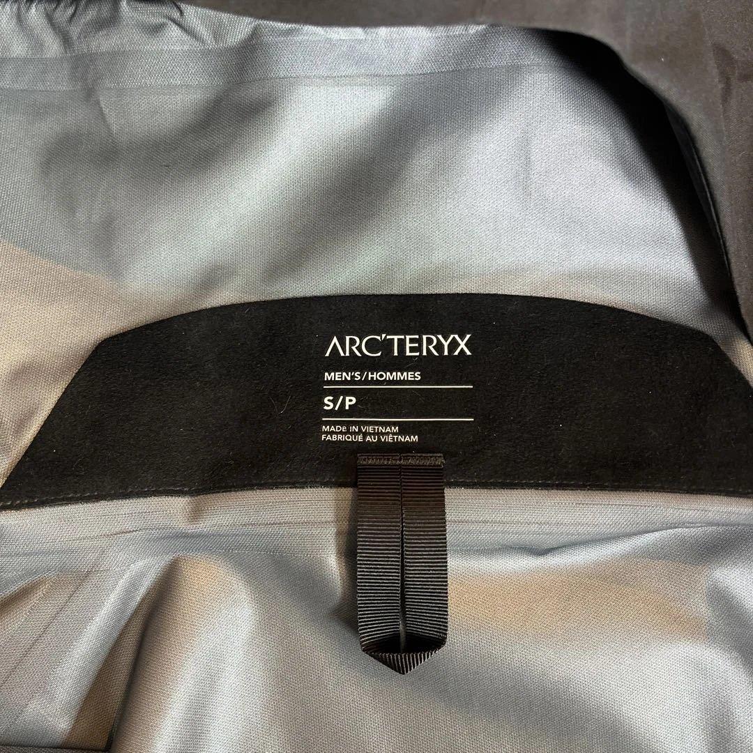 新品未使用　アークテリクス　ベータジャケット　ブラック　メンズS 保証書付き