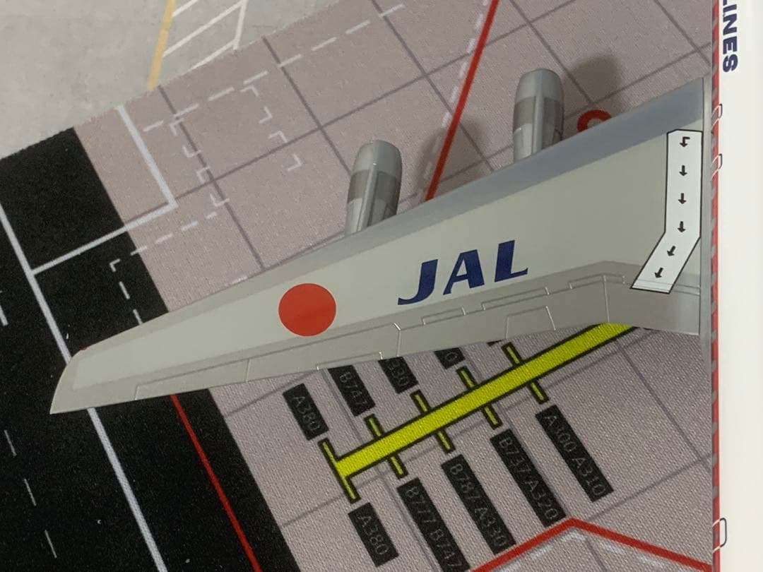 ｊａｌｕｘ公式モデル１／２００日航ＤＣ８－６１プラスティック樹脂製完成品