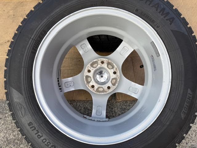 ヤリスクロス C28 セレナ スタッドレスセット 205/65R16 2020年