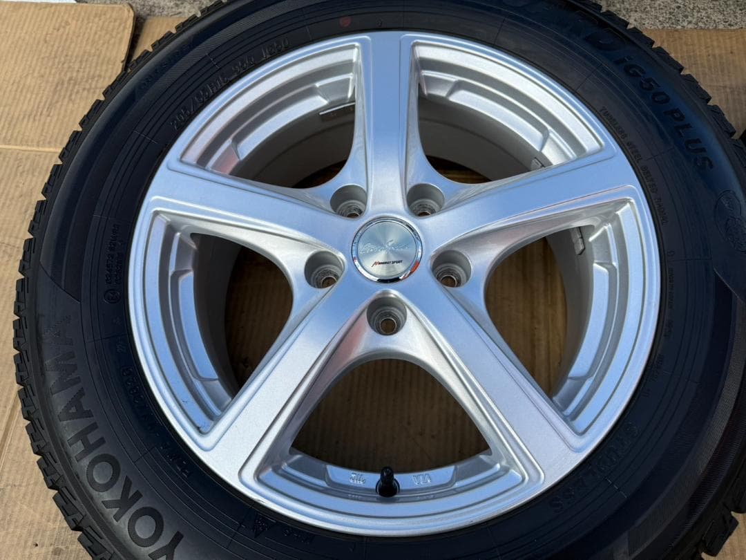 ヤリスクロス C28 セレナ スタッドレスセット 205/65R16 2020年