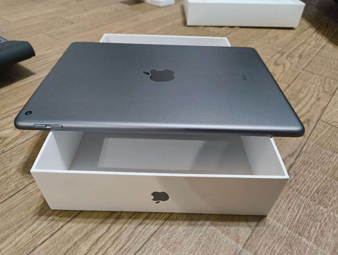 iPad　9世代　64GB　WiFiモデル