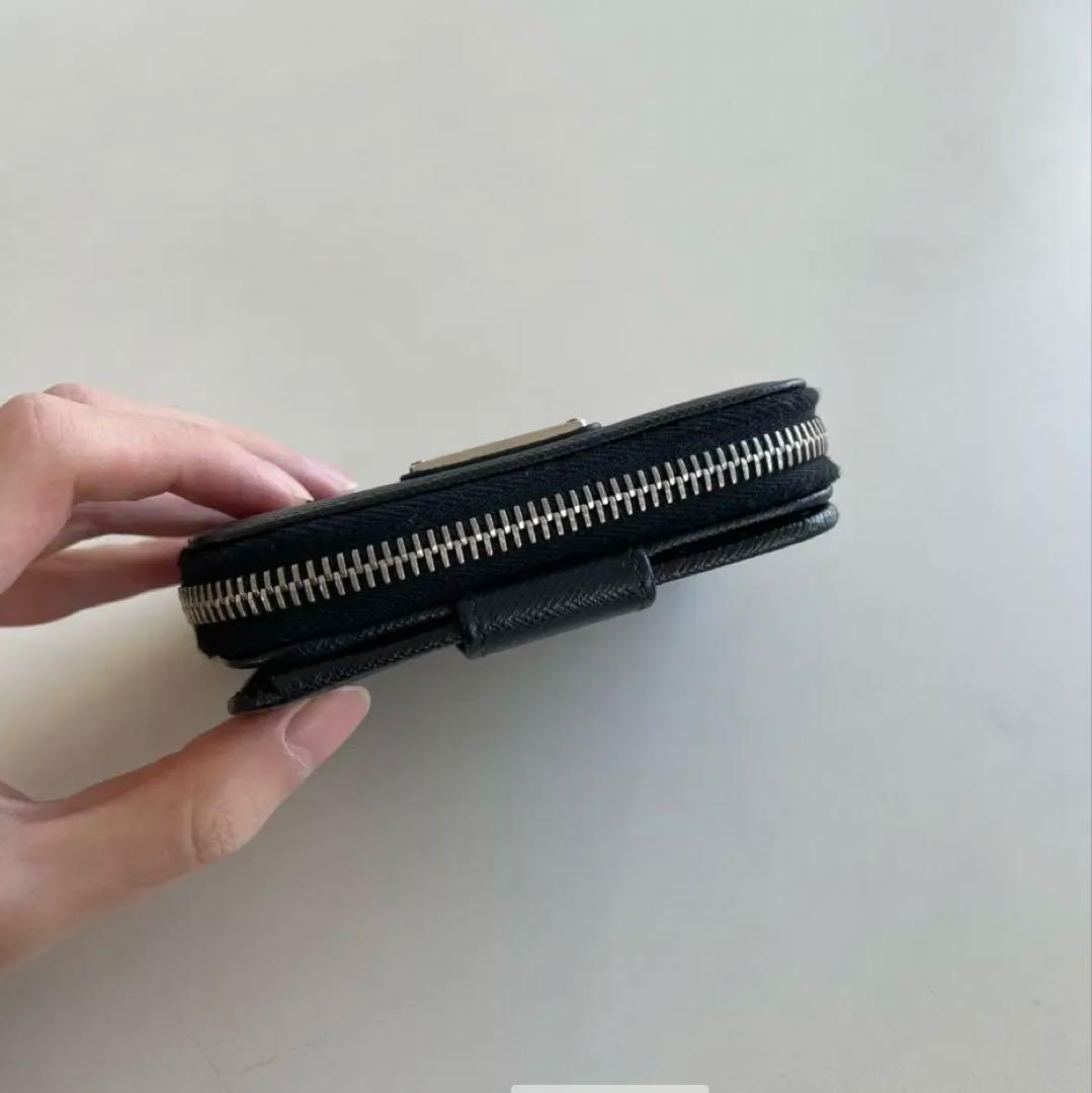 PRADA二つ折り財布