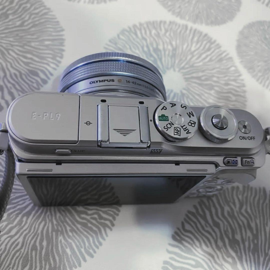 OLYMPUS PEN E-PL9 ミラーレス一眼 シルバー(美品・ハコなし)