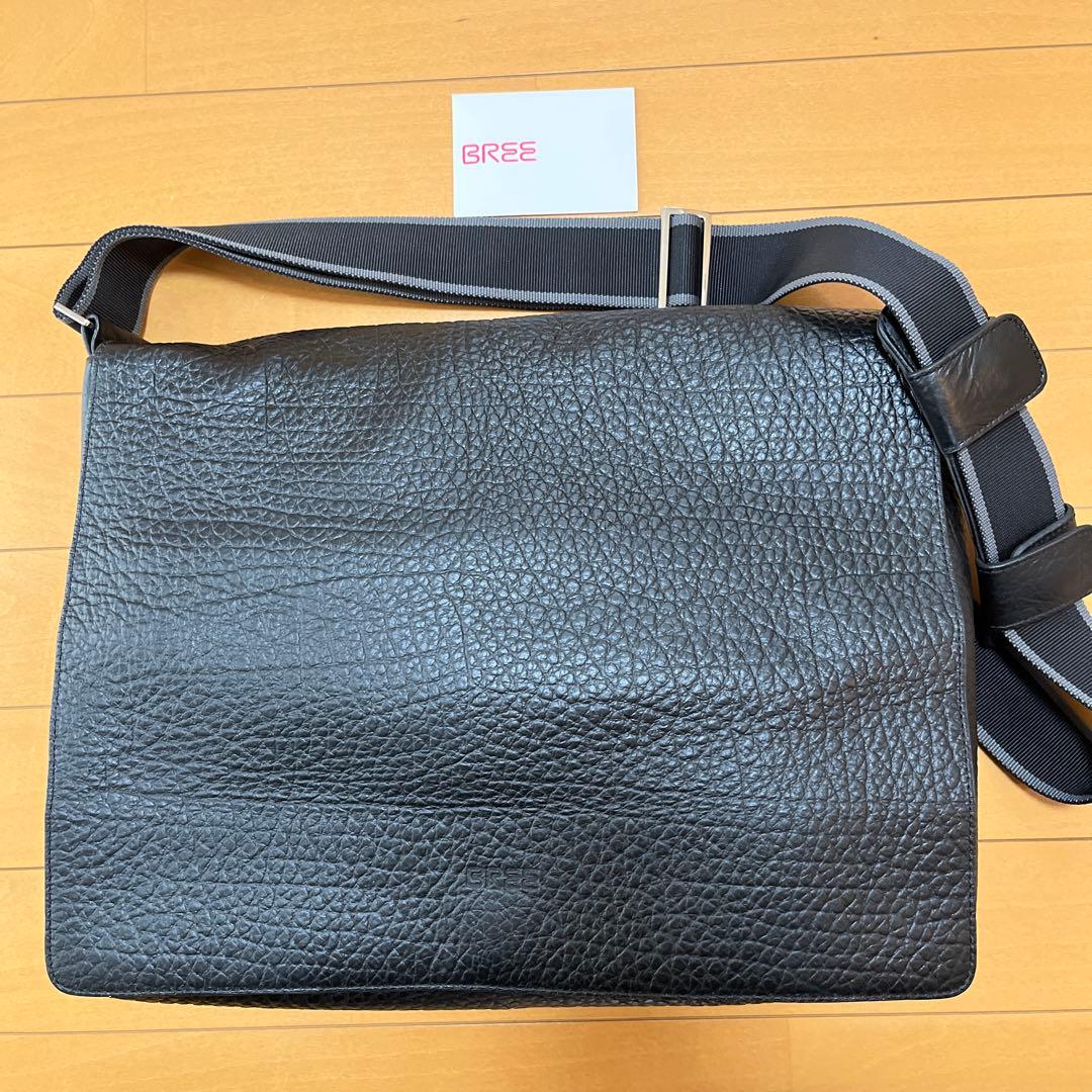 BREE メッセンジャーバッグ