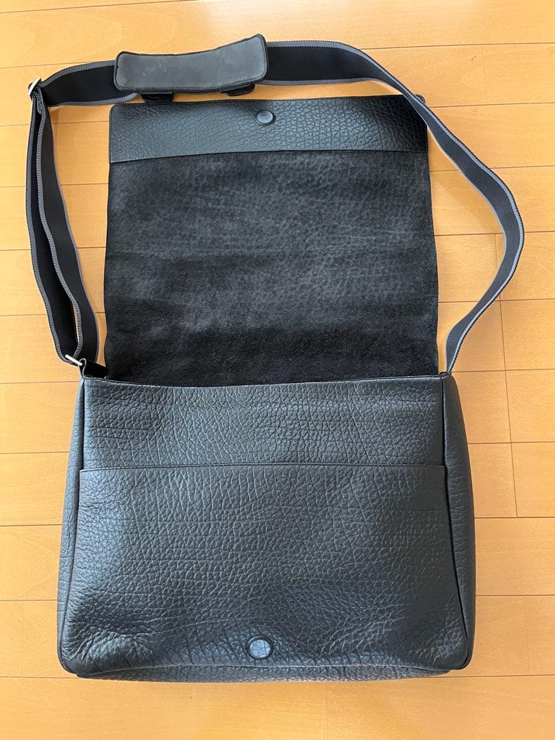 BREE メッセンジャーバッグ