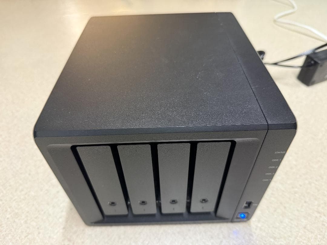 Synology DS918+ NAS 4ベイ【初期化済】