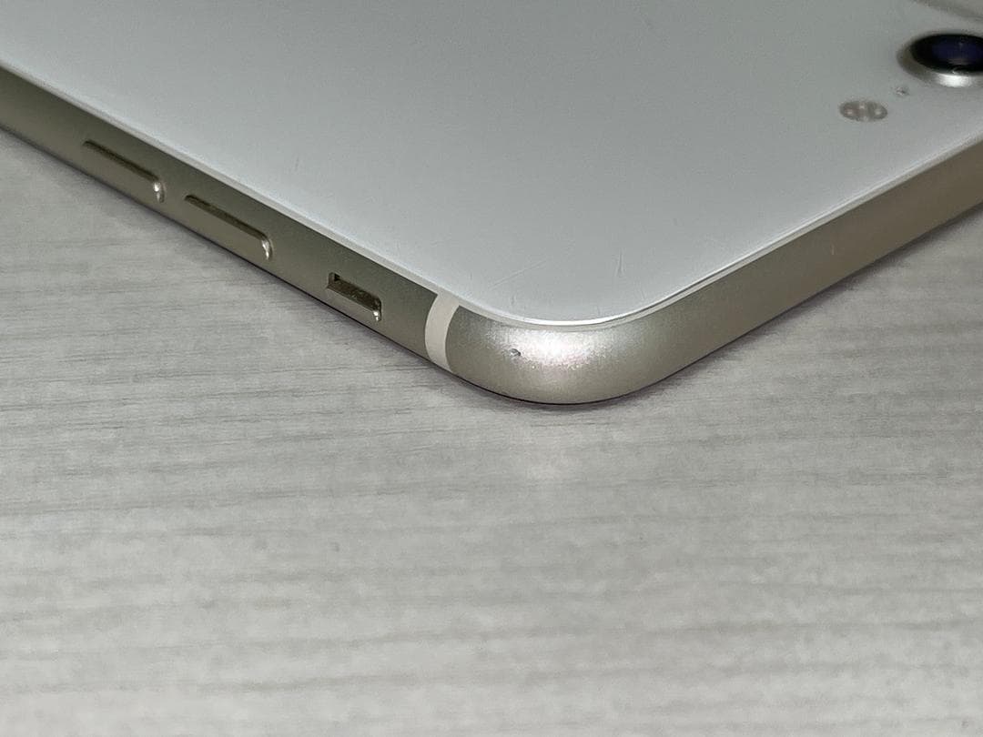 り*。様 Apple iPhone SE 第3世代 64GB